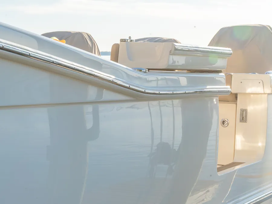 High-gloss boat hull protected with a marine ceramic coating